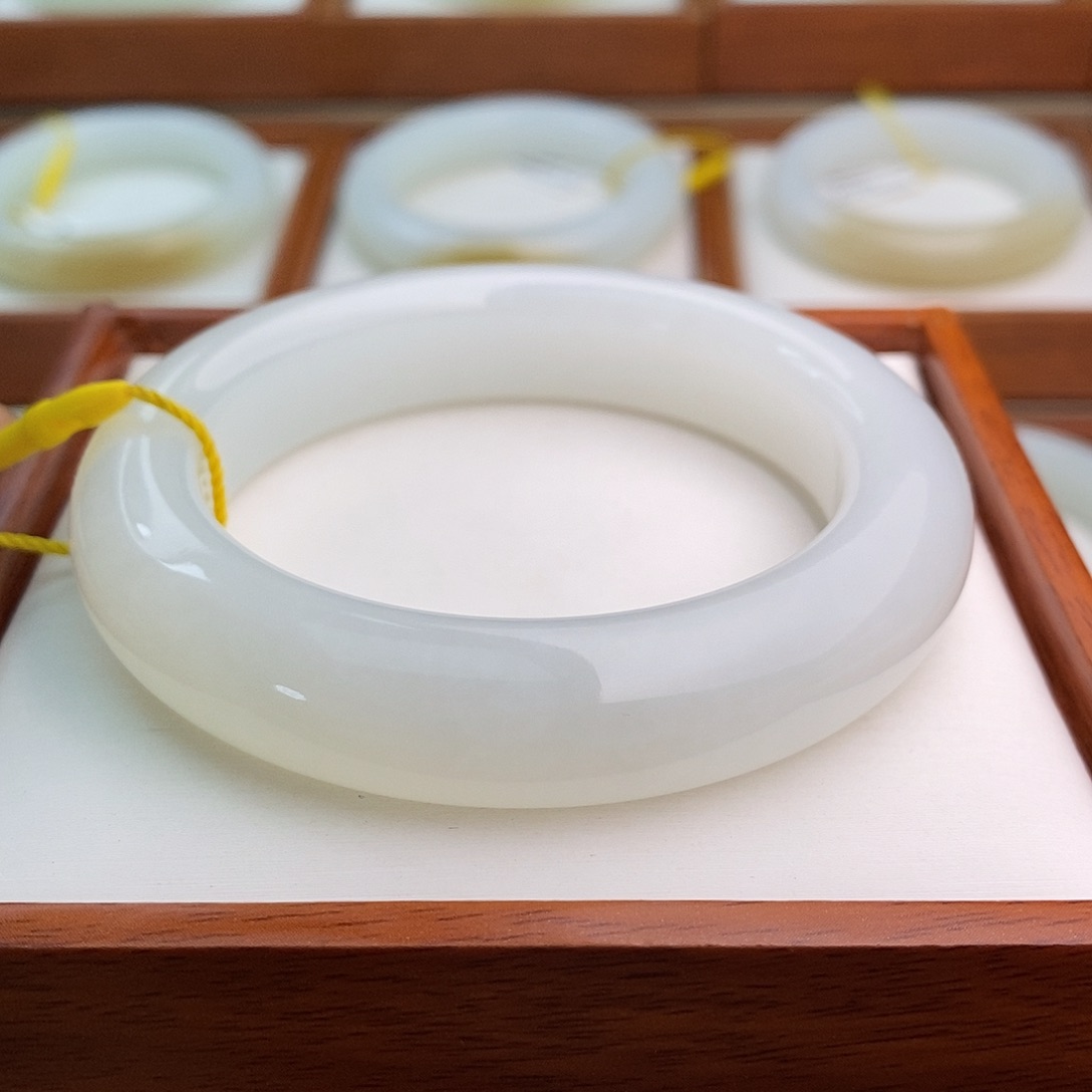 和田玉（白玉）未镶嵌手镯