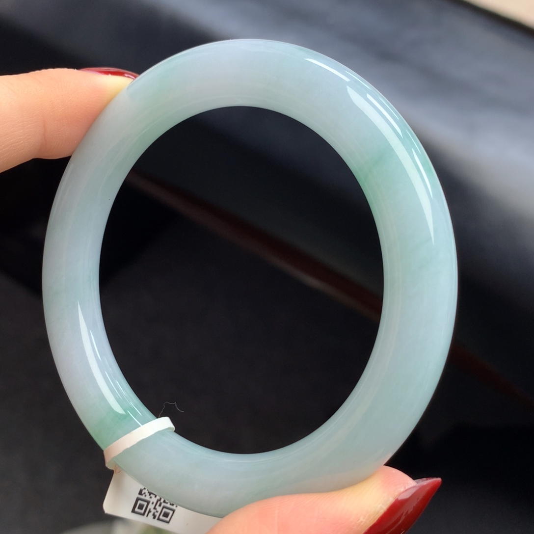 翡翠未镶嵌手镯圆。