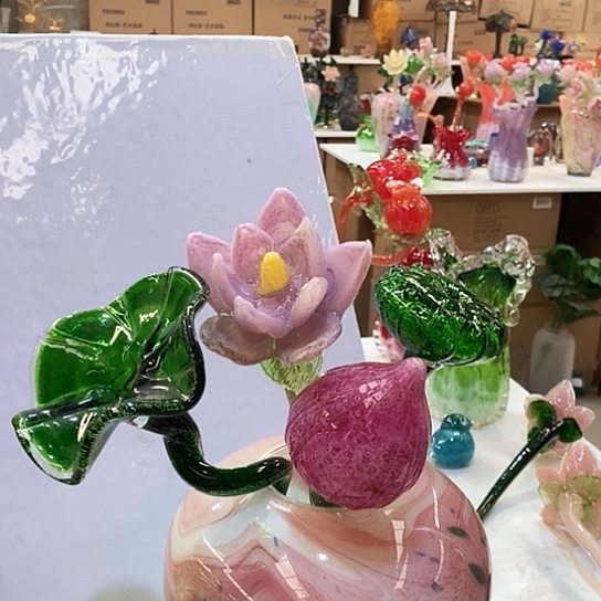 琉璃花瓶高45厘米宽9厘米