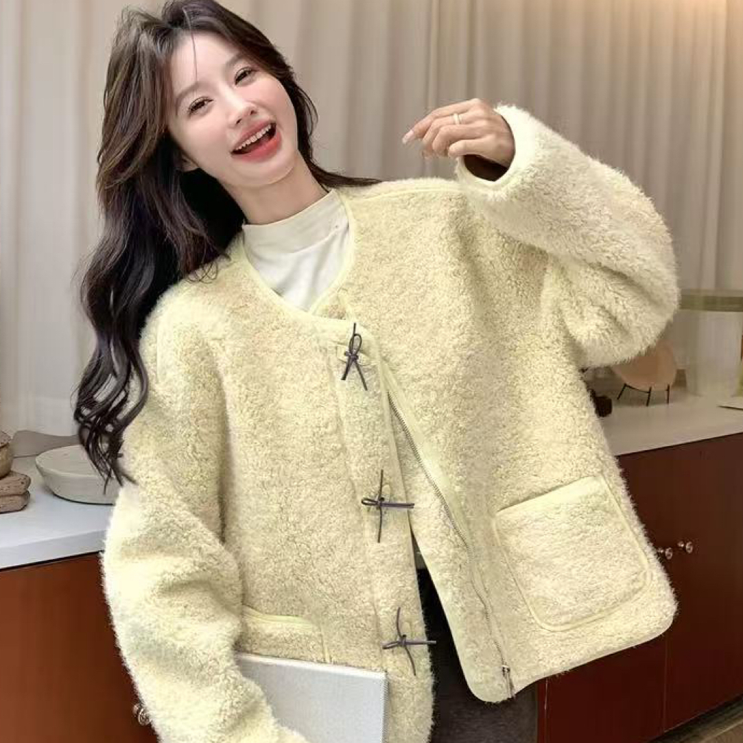 【清仓➕运费险】蝴蝶扣圆领百搭皮毛一体短外套冬季韩版宽松显瘦