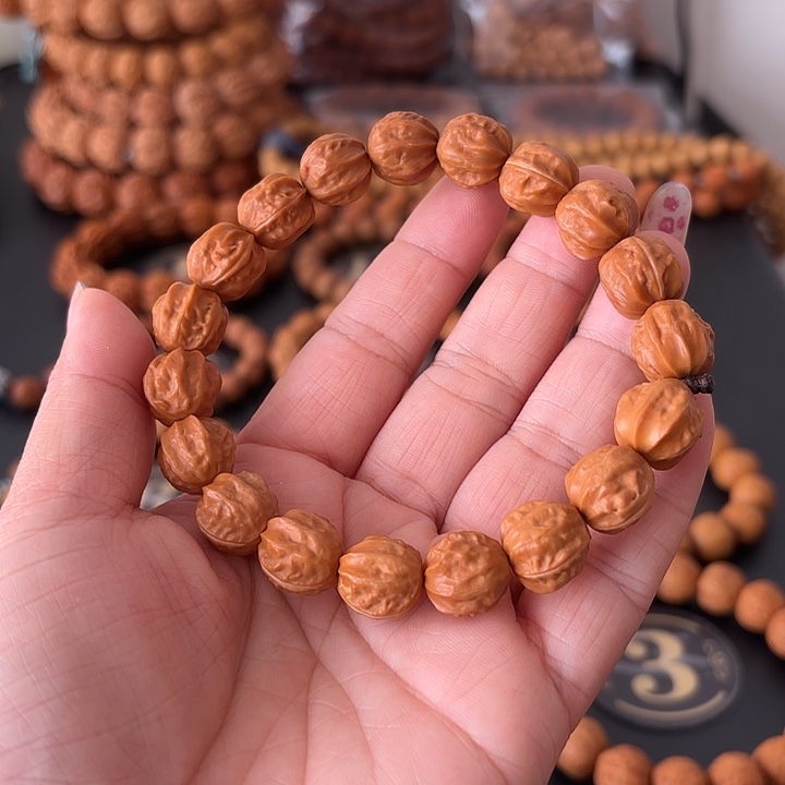 文玩核桃手串八棱