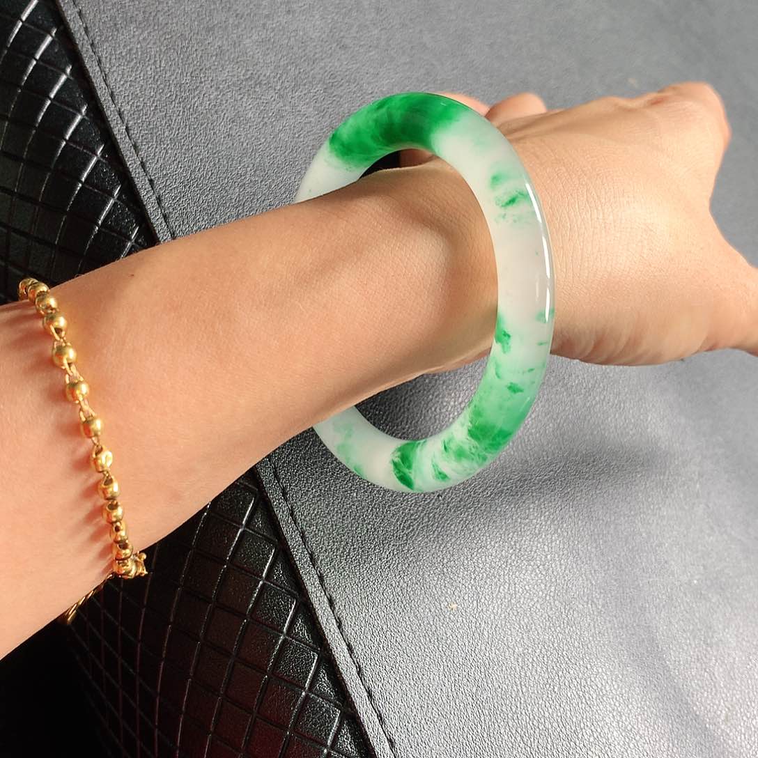 石英质玉手镯未镶嵌