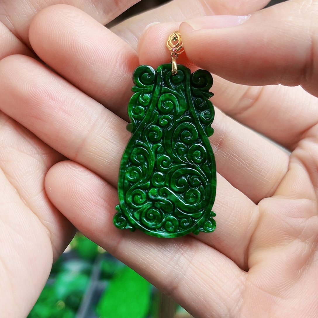 翡翠颈饰18K金镶嵌吊坠