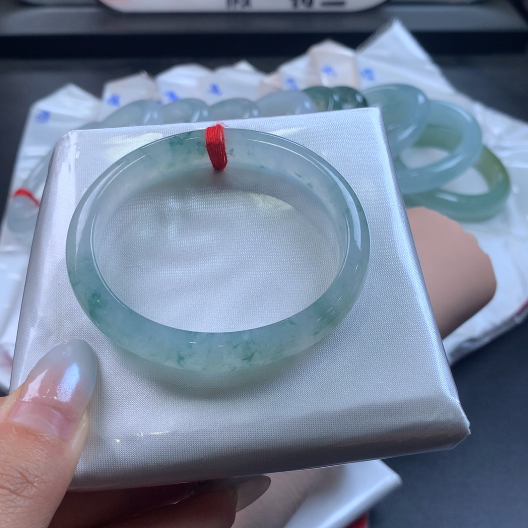 翡翠未镶嵌手镯53贵妃