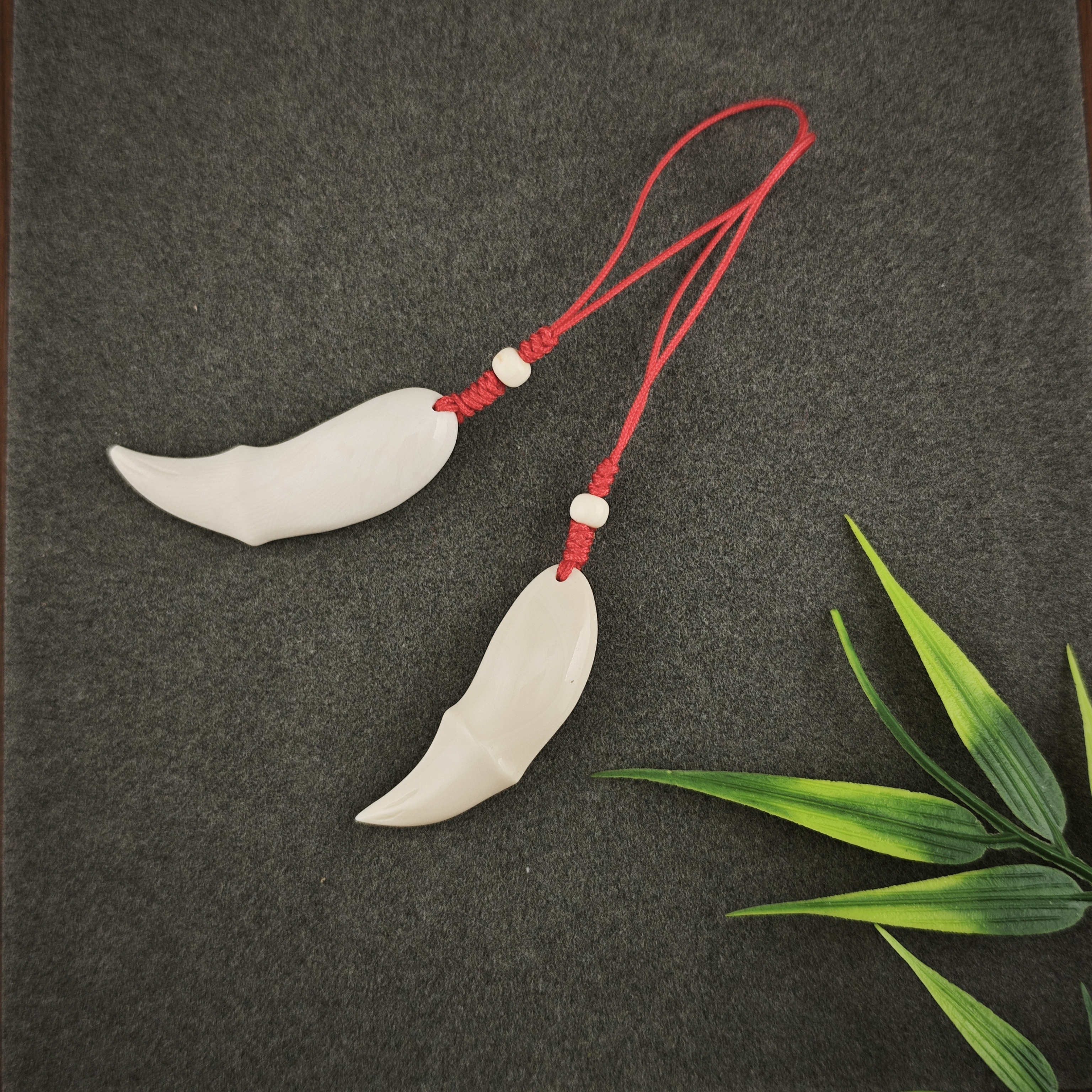 【慕城】 （诸X莫近）猛犸牙挂挂  多样性发其一  G240