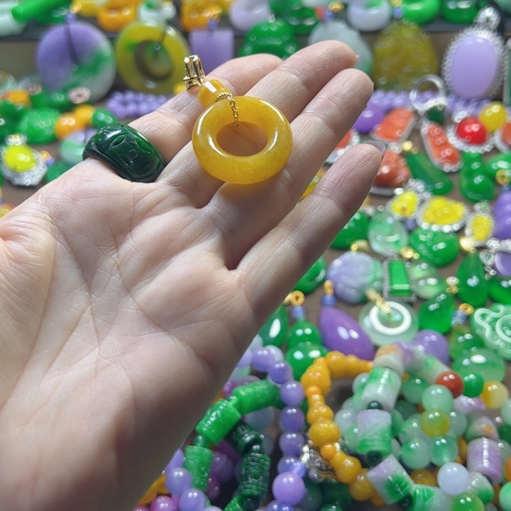 翡翠未镶嵌颈饰吊坠