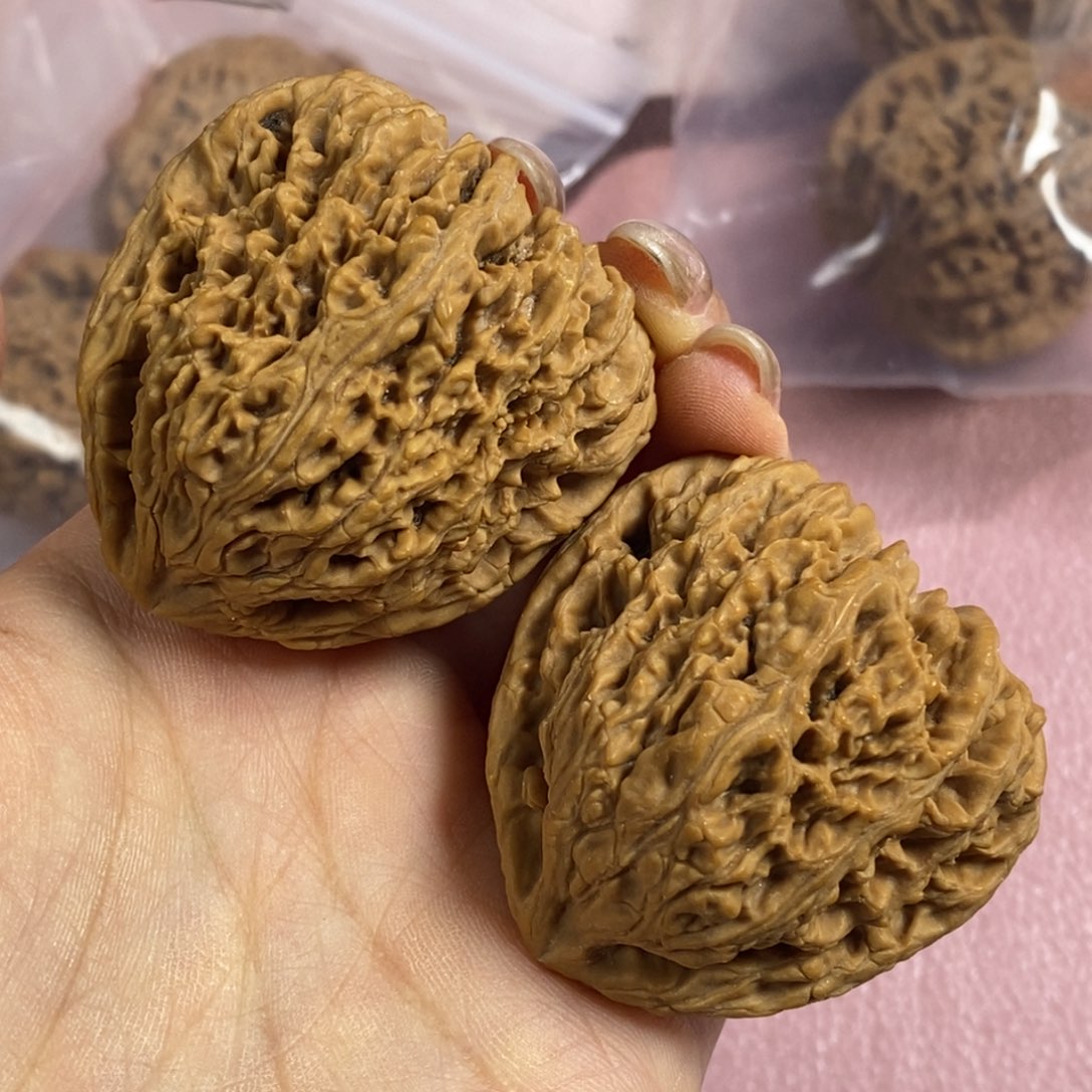 文玩核桃吊坠42南疆石黄900