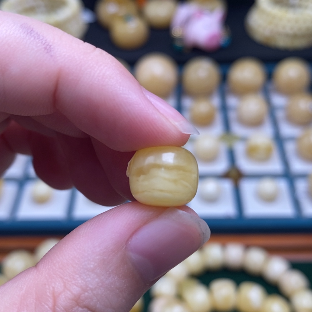 婚***民蜜蜡未镶嵌珠宝奇石