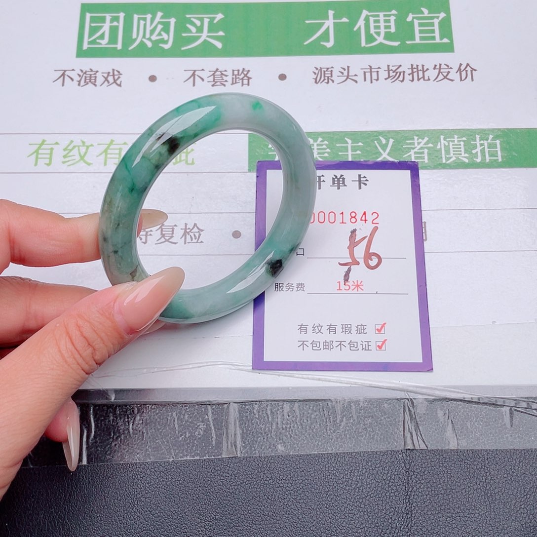 翡翠未镶嵌手镯翡翠未镶嵌手镯