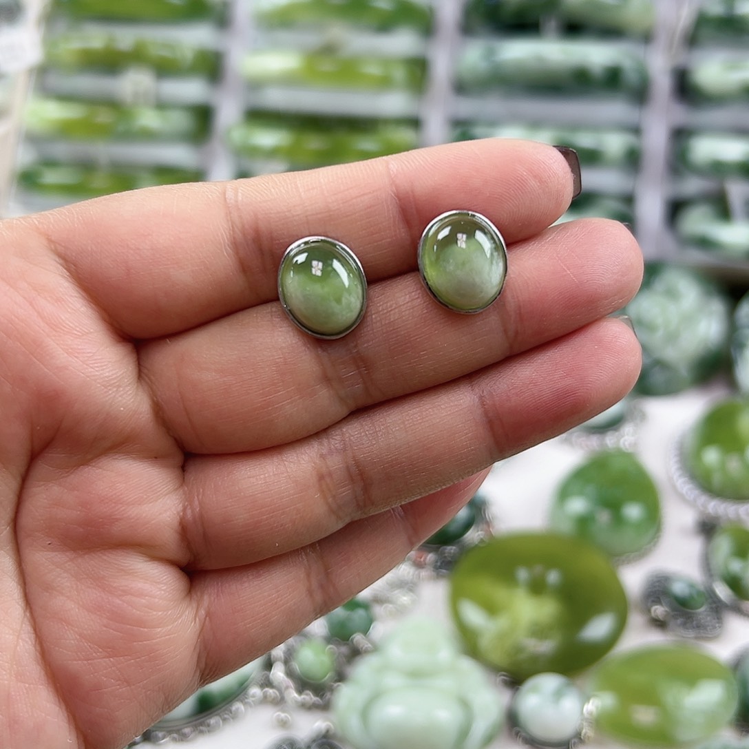 溜***子蛇纹石玉银S925镶嵌耳钉