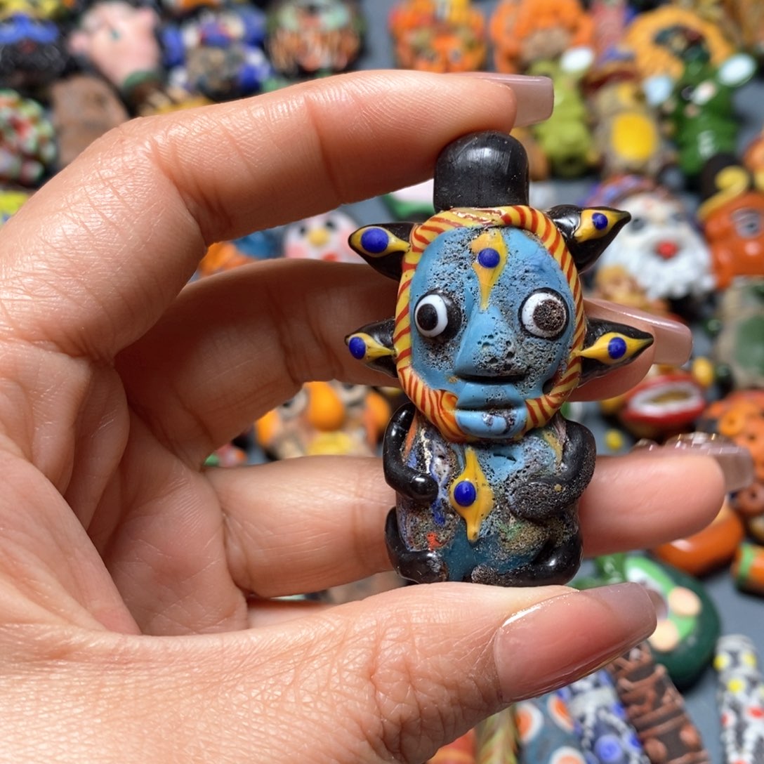 琉璃颈饰印度尼西亚琉璃娃娃