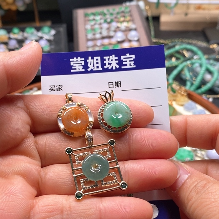 翡翠颈饰合金大平扣吊坠