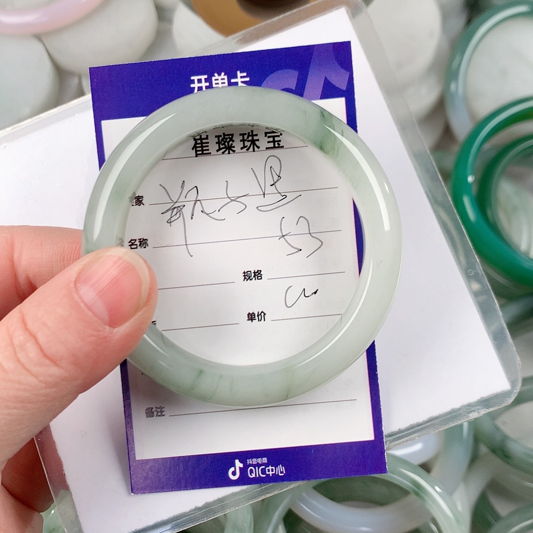 石英质玉手镯未镶嵌瓶****娟