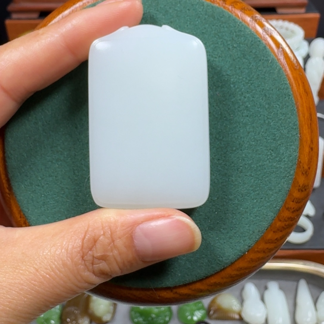 和田玉颈饰未镶嵌安*主