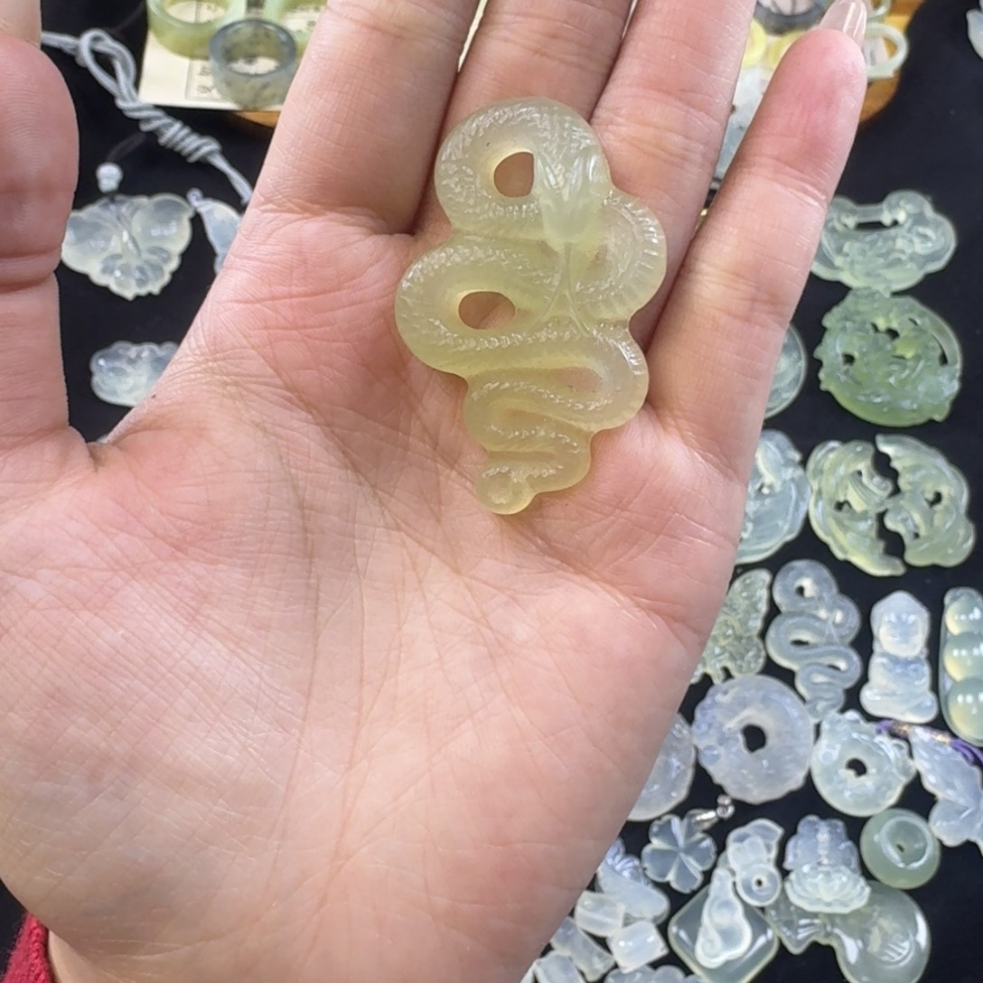 蛇纹石玉合金颈饰