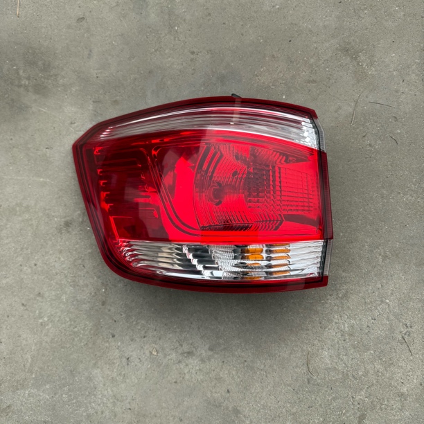 14-15款宝骏730后尾灯总成后大灯刹车灯倒车灯原车尾灯