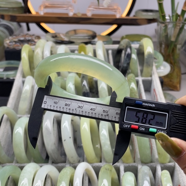 蛇纹石玉未镶嵌手镯91