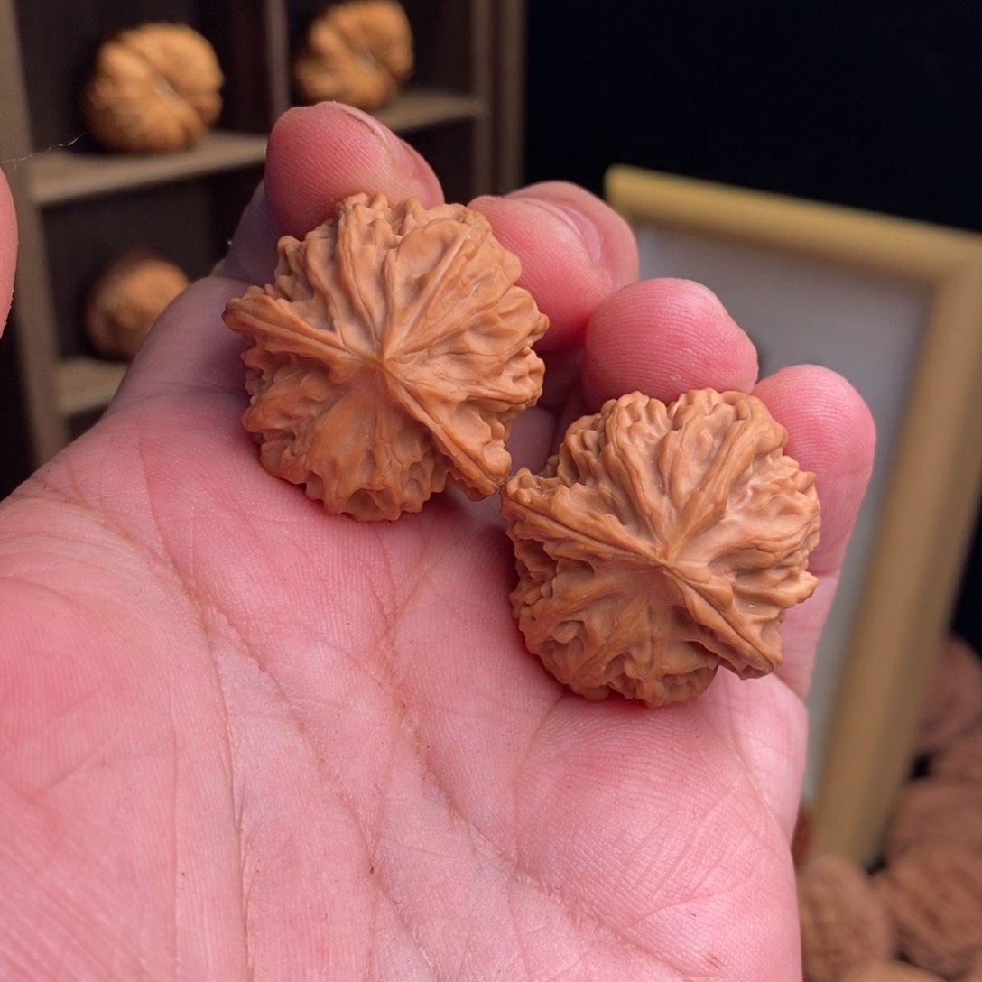 文玩核桃吊坠32岐山三棱