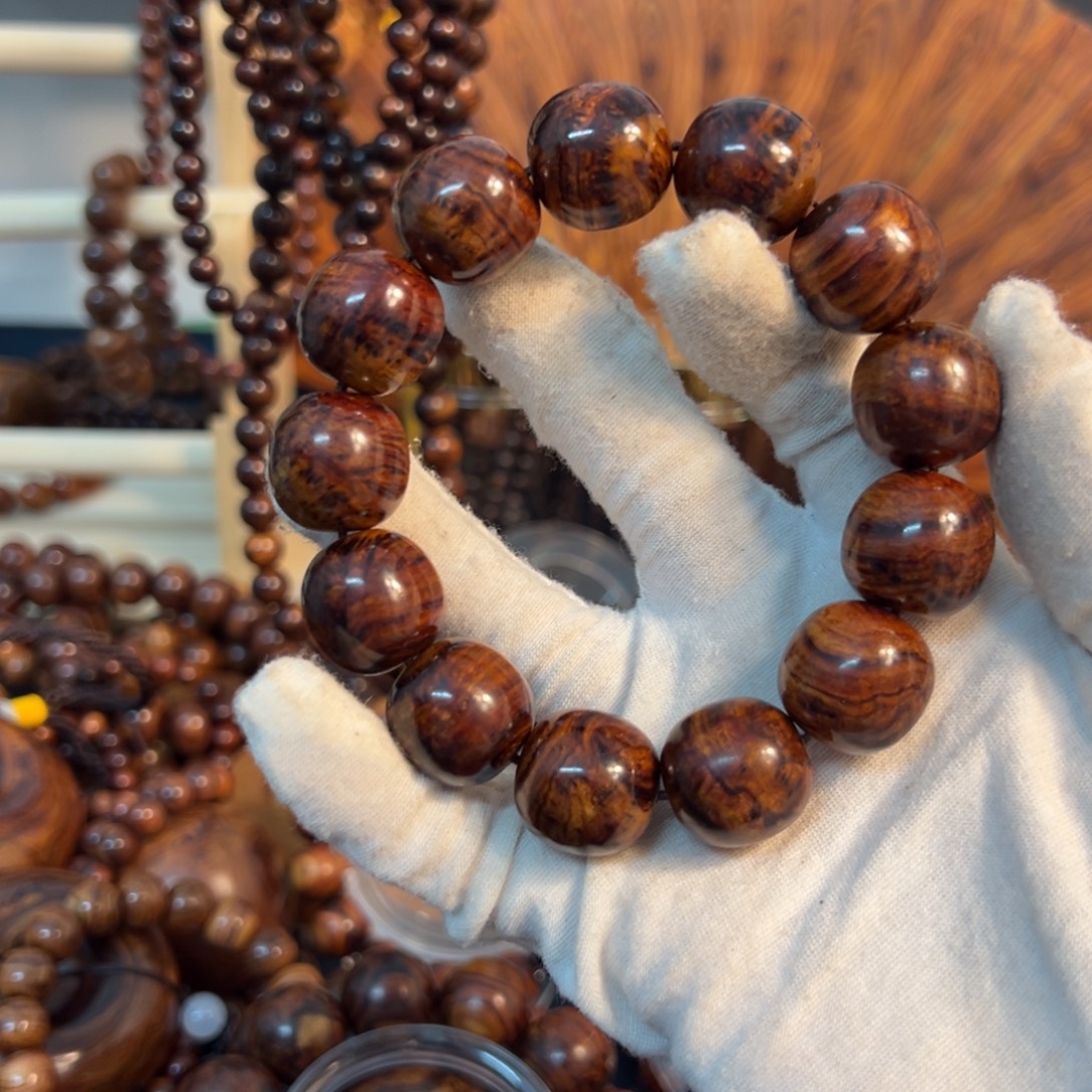 木质类海南黄花梨芝麻点桶珠1.8x1.8