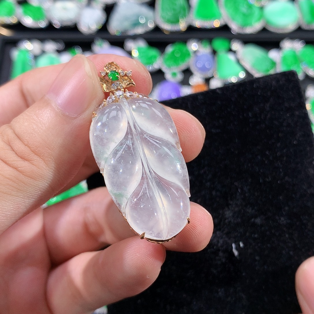 翡翠18K金镶嵌颈饰