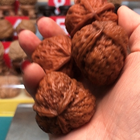 文玩核桃把件A****e云南铁核桃