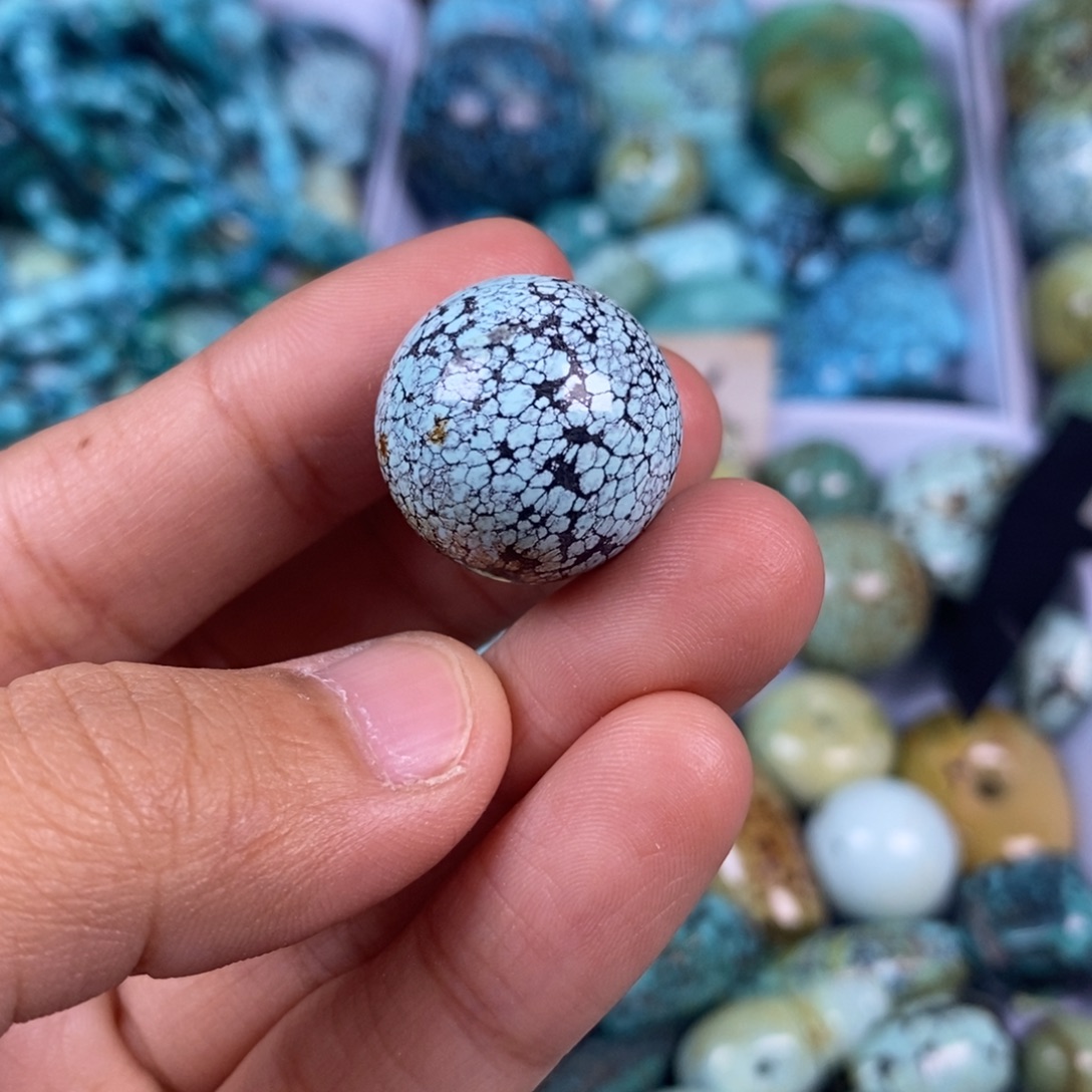 绿松石未镶嵌颈饰