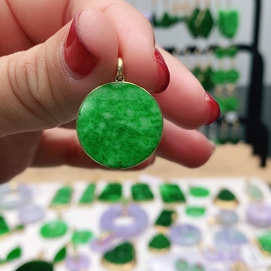 翡翠颈饰18K金镶嵌挂件