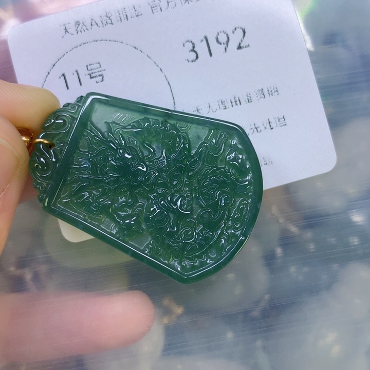 翡翠颈饰未镶嵌翡翠