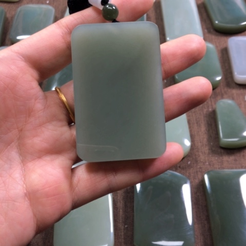 和田玉颈饰未镶嵌千**了