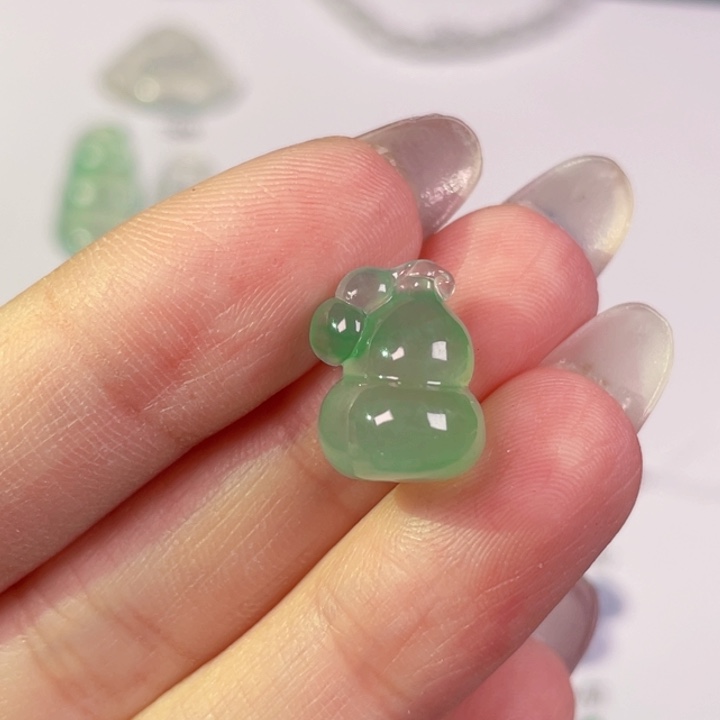 翡翠未镶嵌颈饰裸石