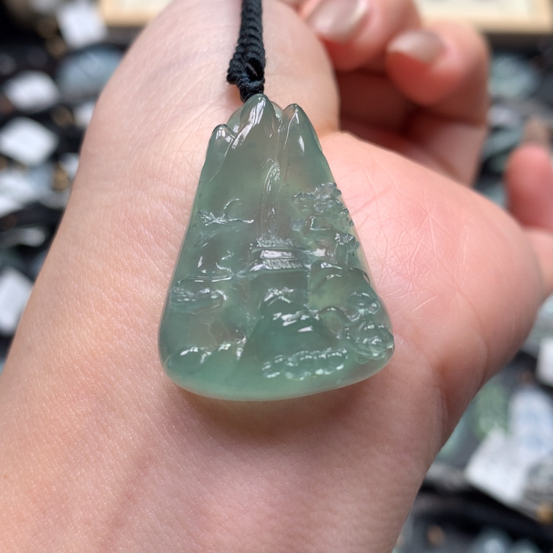 翡翠颈饰未镶嵌山水牌