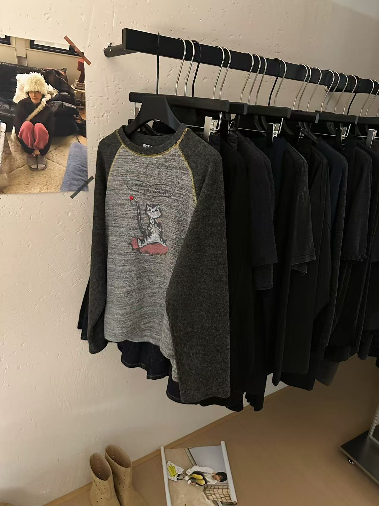 温柔瑶-Uncle Be冬季福利-撞色可爱卡通插肩袖上衣-77027