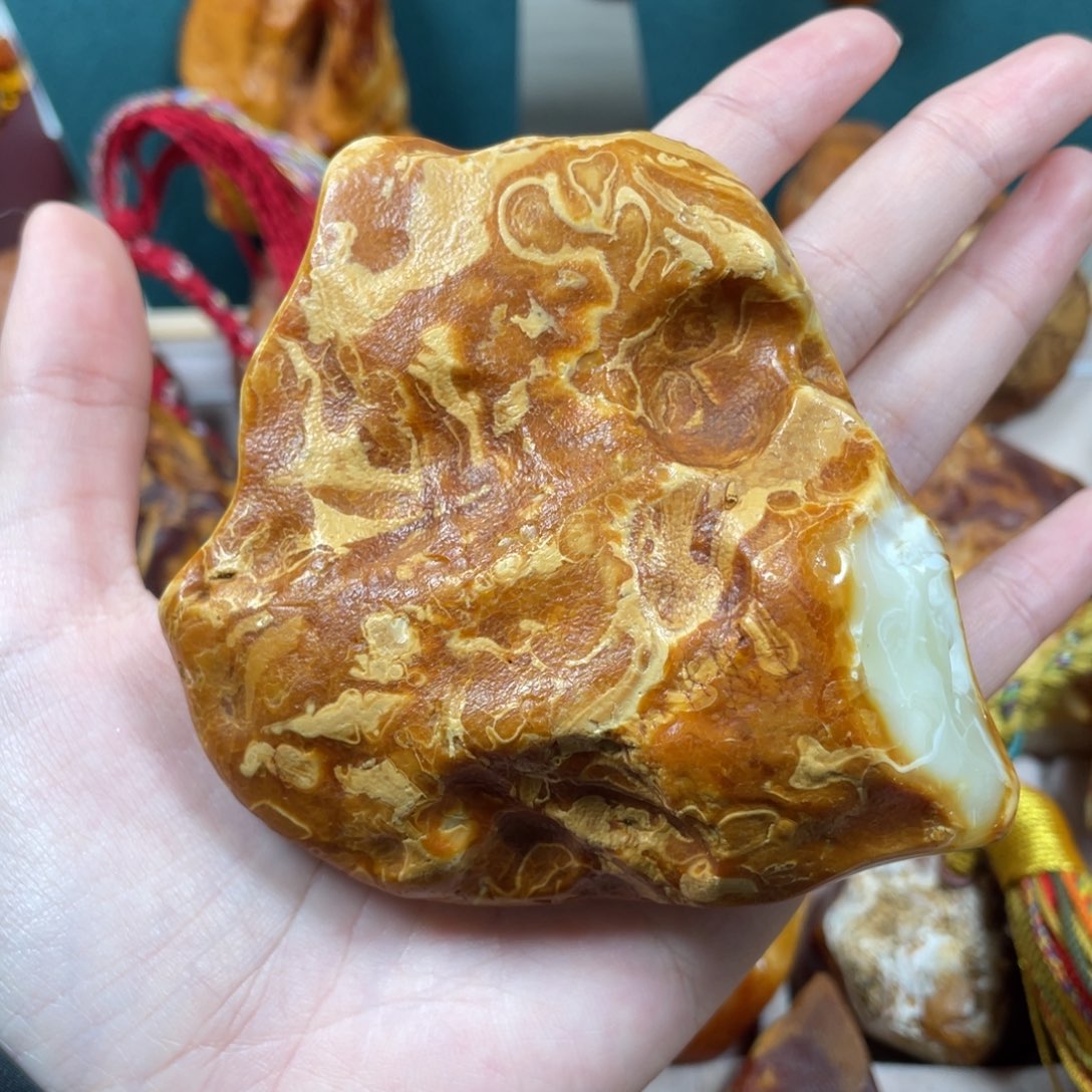 琥珀珠宝奇石未镶嵌