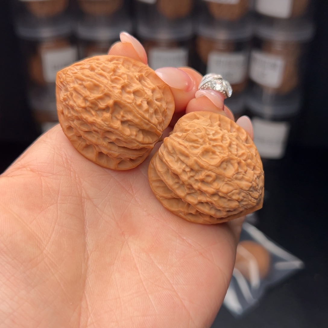 文玩核桃吊坠S****r金牛