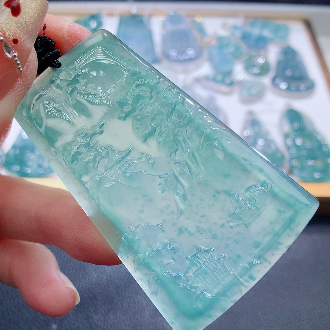 翡翠颈饰未镶嵌翡翠