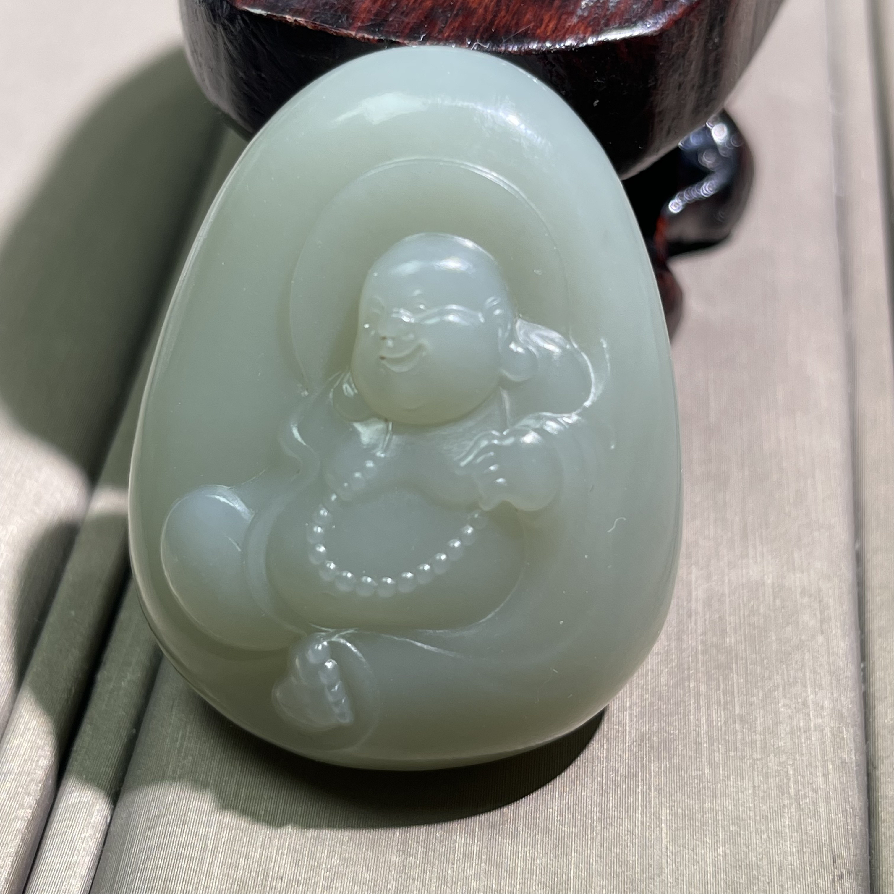 天然新疆和田玉且末青白佛公弥勒挂件细腻过灯浑厚一物一证