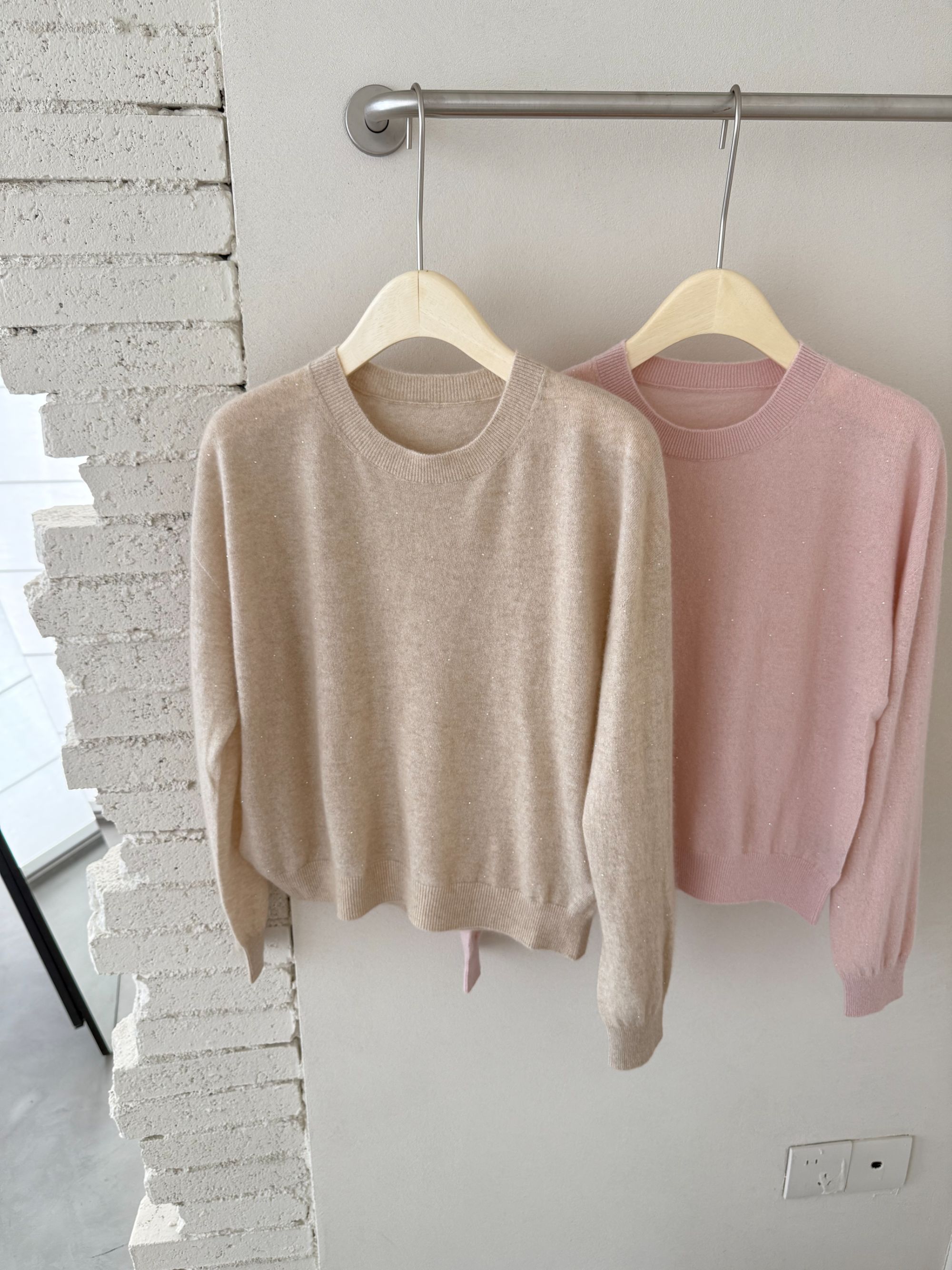 【潘潘.818850】秋冬康赛妮100山羊绒无缝金线圆领百搭烫钻针织衫