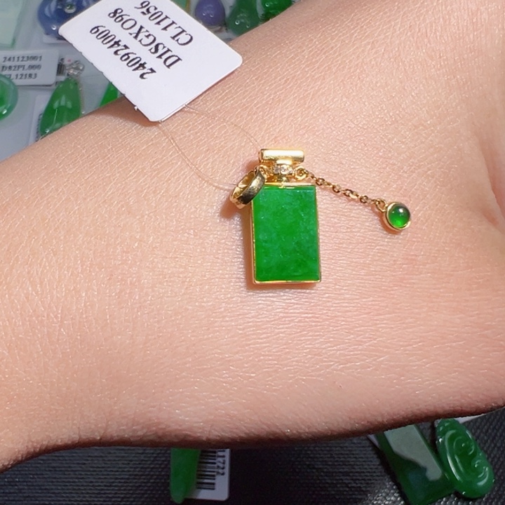 翡翠挂件18K金镶嵌翡翠