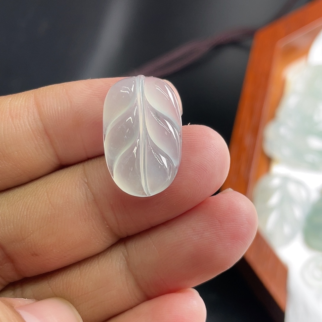 翡翠未镶嵌颈饰56777789999