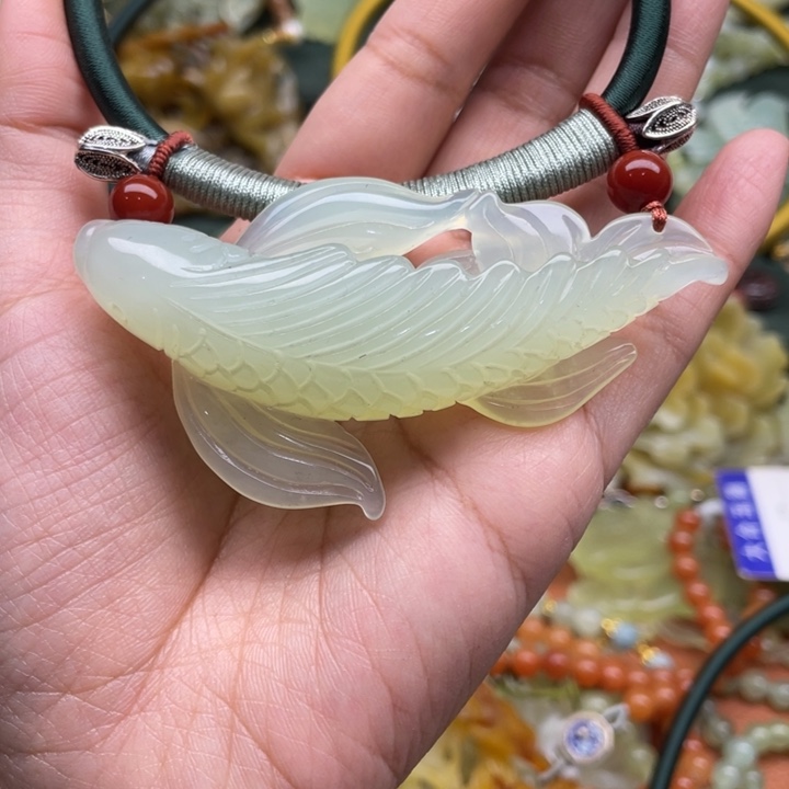 蛇纹石玉吊坠合金百*