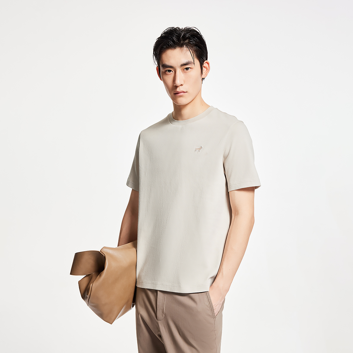 杰克琼斯秋季时尚舒适百搭潮罗纹圆领法斗狗刺绣常规短袖T恤男装