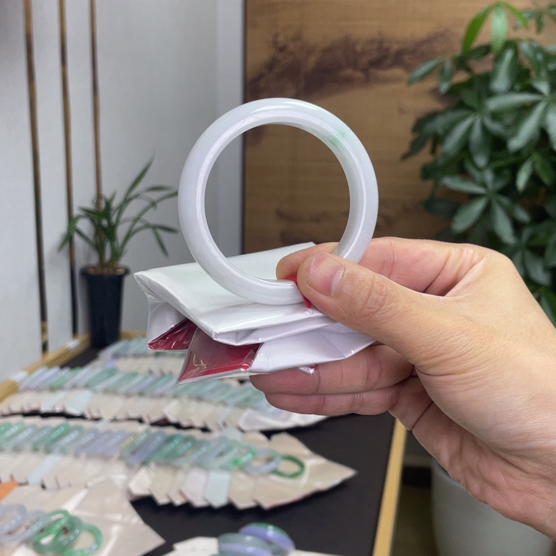 翡翠未镶嵌手镯翡翠