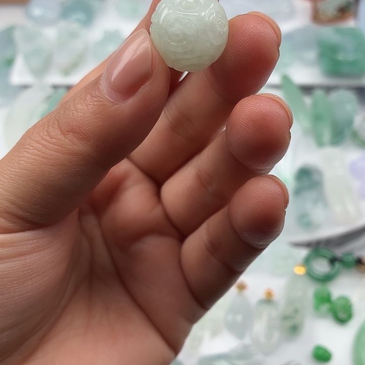 翡翠未镶嵌颈饰纯A