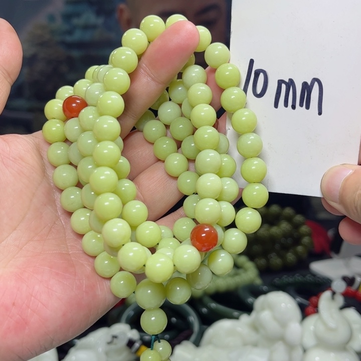 蛇纹石玉颈饰未镶嵌