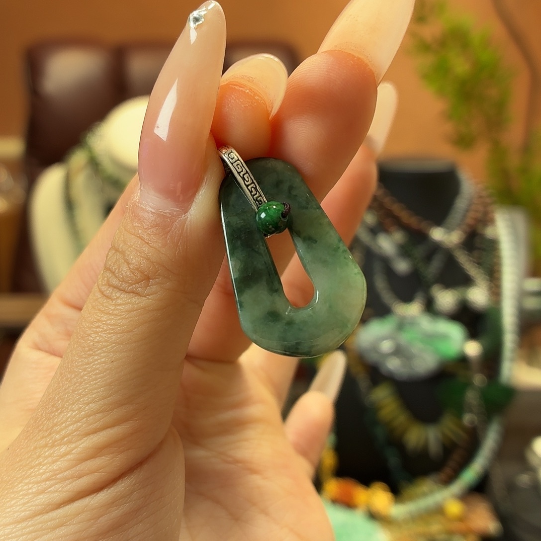 翡翠未镶嵌耳饰吊坠