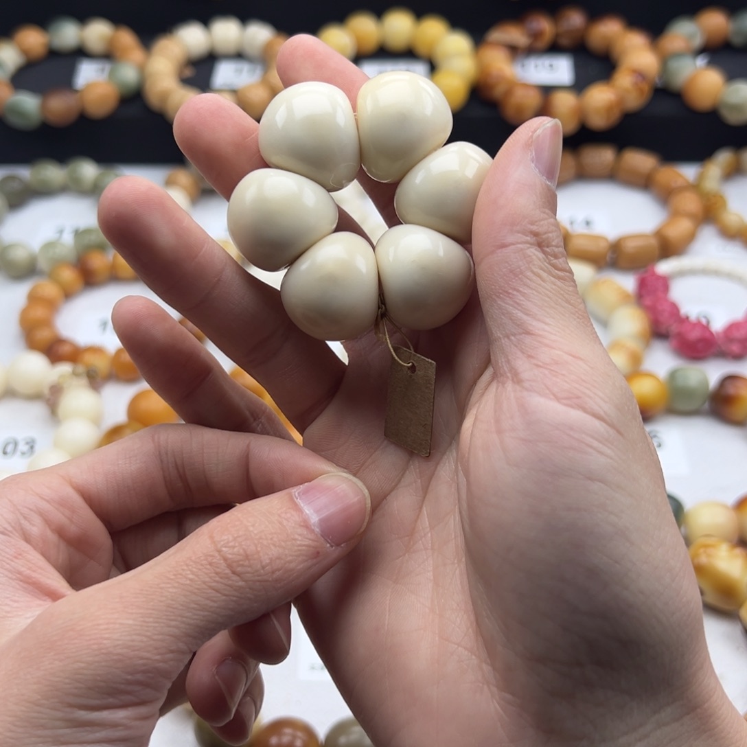 白玉菩提吊坠微瑕