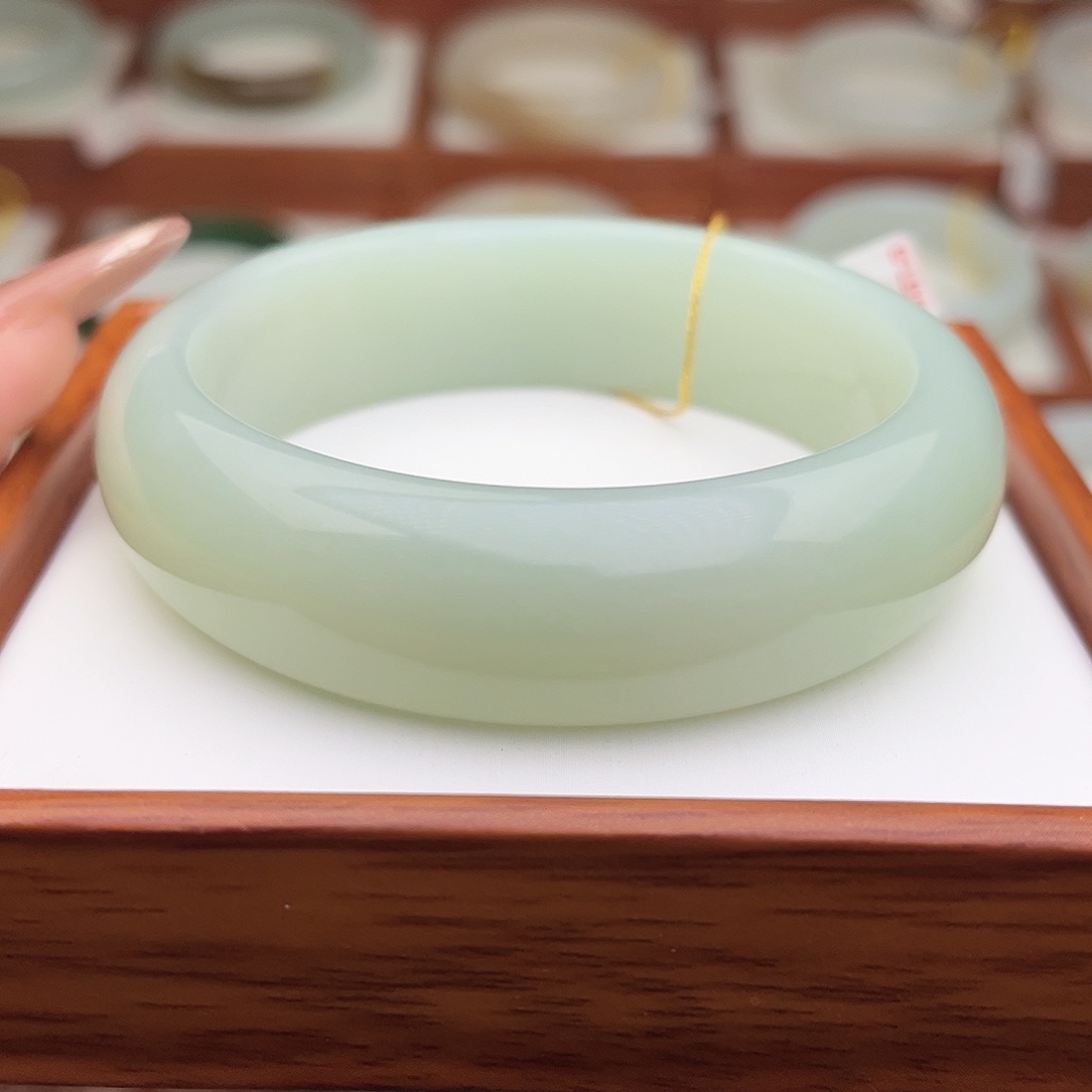 和田玉未镶嵌手镯60