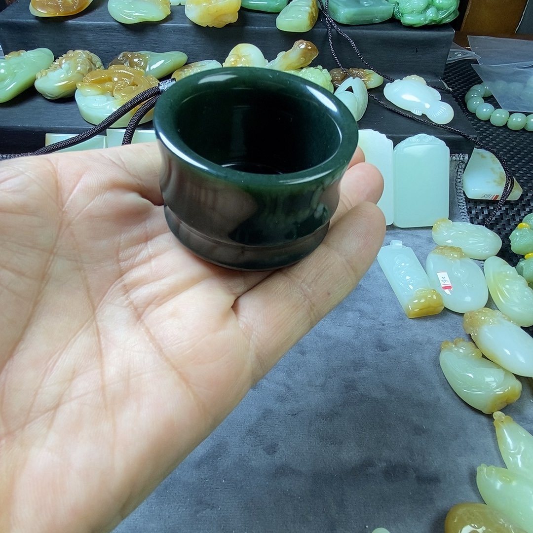 把***遍和田玉未镶嵌把件
