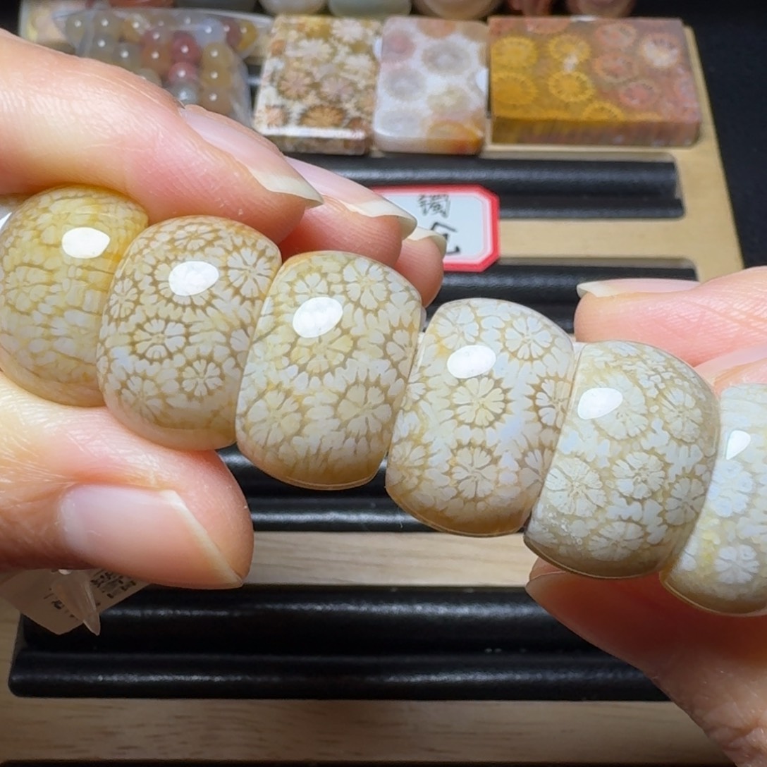 硅化玉冰透干净的可爱小山竹花未镶嵌