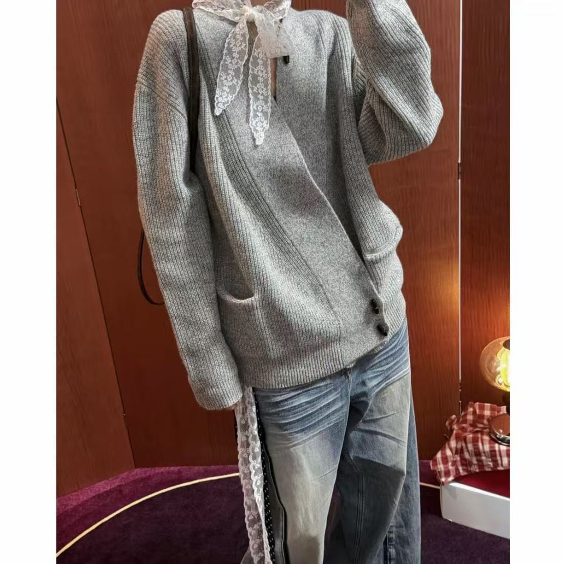 胖鹅张~简约慵懒感V领宽松针织外套#9840